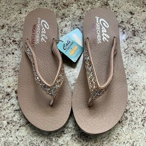 Skechers Women's Tan Cali Yoga Foam Jeweled California Comfort Flip Flops Sz 9